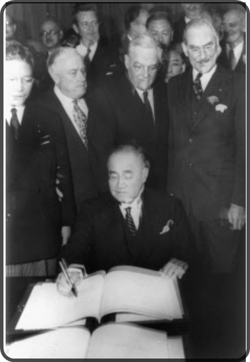 安保条約に著名する吉田茂